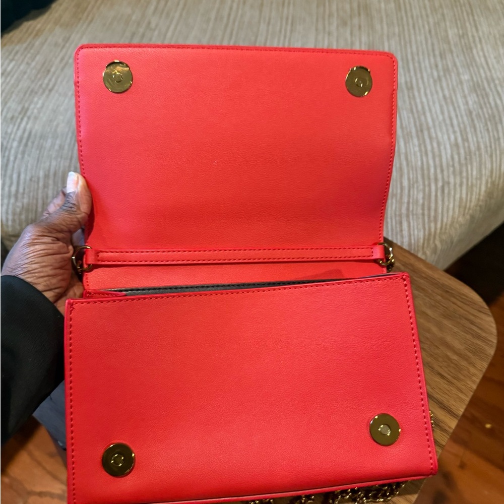 Love Moschino Bold Red Crossbody Bag with Gold Chain - Picture 4 of 5